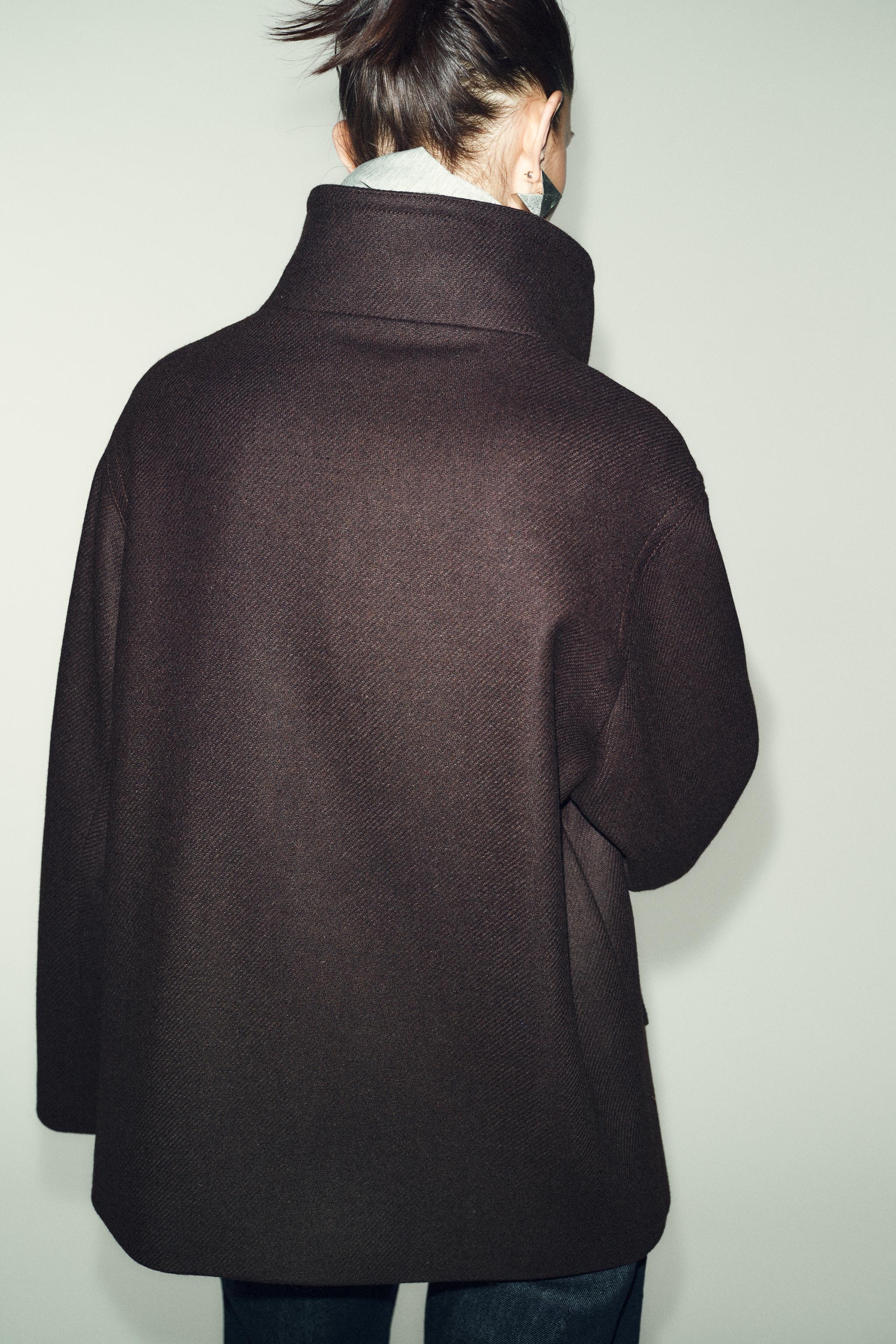 MANTEAU COURT AVEC LAINE ET COL MONTANT